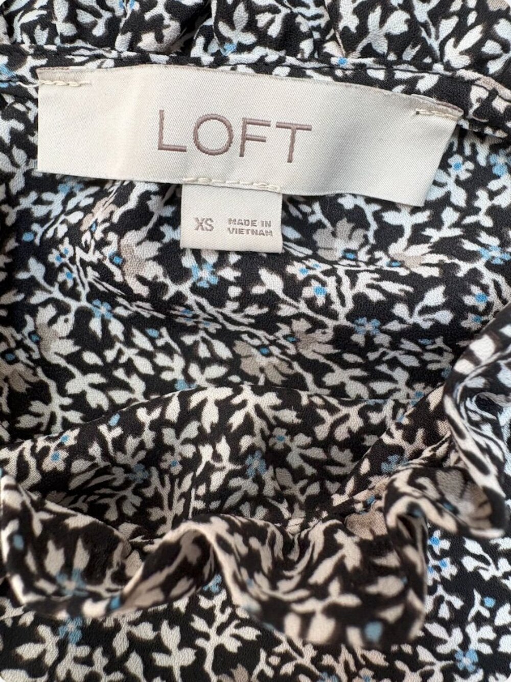 LOFT XS Black Floral Sleeveless Smocked Peplum Blouse - Picture 4 of 5